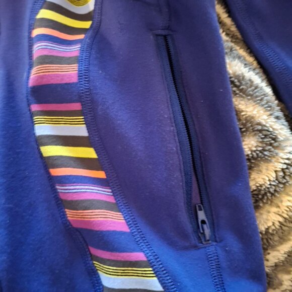 Lululemon Scuba Full-Zip Hoodie, Purple, Women's, Size 2 - Picture 7 of 10